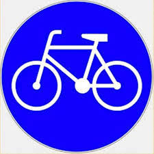 Zdjęcie kolorowe przedstawia znak drogowy C-13 &quot;Droga dla rowerów&quot; - okrąg koloru niebieskiego w którym na środku znajduje się rower koloru białego