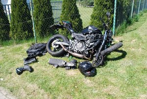 Uszkodzony motocykl, który uczestniczył w zdarzeniu drogowym
