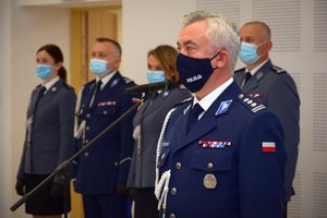 Na pierwszym planie Komendant Wojewódzki Policji w Rzeszowie inspektor Dariusz Matusiak