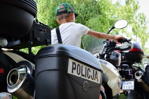 Policjanci podczas spotkania z dziećmi w Polańczyku
