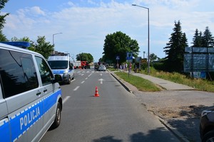 policyjne radiowozy na miejscu potrącenia dziecka przy ul. Lwowskiej w Krośnie