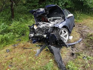 Na zdjęciu widoczny jest wrak samochodu biorącego udział w tragicznym wypadku w Stalowej Woli