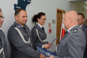 Komendant Powiatowy Policji w Przeworsku wręcza akty minowania na wyższe stopnie funkcjonariuszom KPP w Przeworsku.
