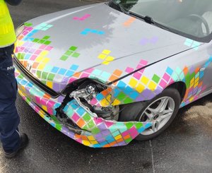 Zdjęcie przedstawia miejsce zdarzenia drogowego w Przemyślu na ul. Wybrzeże Wilsona .Na fotografii widoczny samochód Honda z uszkodzeniami po kolizyjnymi.