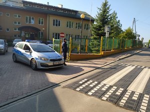 policjanci podczas działań Bezpieczna droga do szkoły
