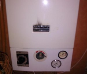 Na zdjęciu piecyk gazowy, wykorzystywany w domach do grzania wody.