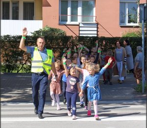 Działania prewencyjne pn. Bezpieczna droga do szkoły z uczniami klasy I szkoły podstawowej nr 4 w Tarnobrzegu.