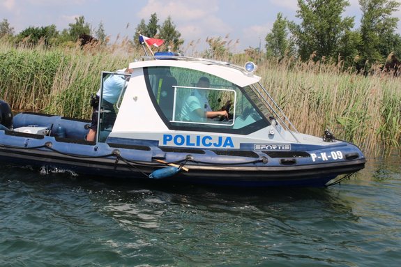 Policyjni wodniacy podczas służby na Jeziorze Tarnobrzeskim