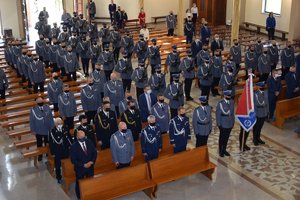 Uroczystość wręczenia sztandaru dla Komendy Powiatowej Policji w Ropczycach - Msza Święta