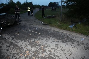 Wypadek drogowy na ul. Spacerowej w Stalach w gminie Grębów. Poszkodowanymi są min. dwaj policjanci ruchu drogowego.