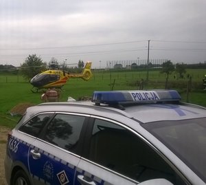 Helikopter pogotowia lotniczego na miejscu wypadku