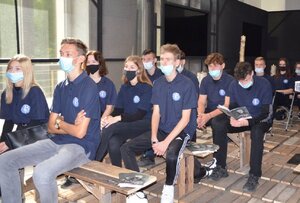 Warsztaty z uczniami ze szkoły w Tyczynie. na zdarciu młodzież siedząca na kszesłach