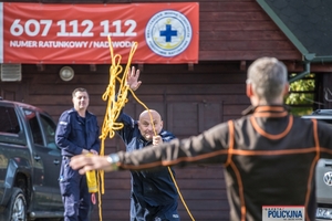 Stermotorzyści rywalizowali w zawodach - na zdjęciu uczestnicy biorący udział w zawodach podczas wykonywanych konkurencji i wręczania nagród