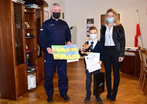 laureat konkursu wraz z komendantem wojewódzkim policji w Rzeszowie