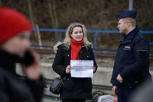 Policjanci pełniący służbę na granicy w Krościenku i udzielający pomocy uchodźcom z Ukrainy