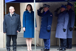 Komendant Wojewódzki Policji w Rzeszowie (drugi od lewej) i zaproszeni goście.