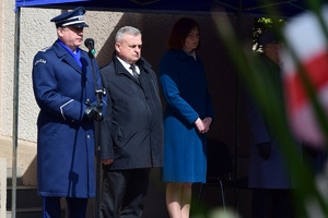 Komendant Wojewódzki Policji w Rzeszowie (po lewej) oraz zaproszeni goście