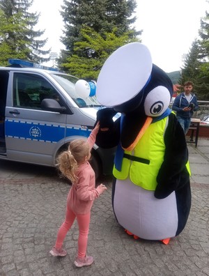 Maskotka Pingwin podczas spotkania z uczestnikami festiwalu