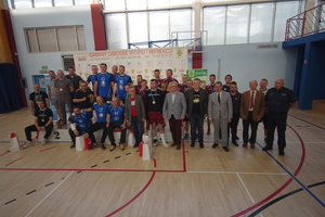 policyjni siatkarze podczas meczu