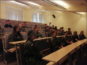 Spotkanie policjantów z uczniami klas mundurowych