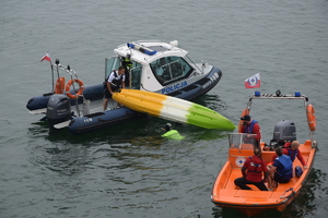 pokazy ratownictwa wodnego, policyjne łodzie
