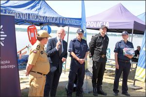Inauguracja &quot;Kręci mnie bezpieczeństwo nad wodą&quot;
Policjanci promowali nad Jeziorem Tarnobrzeskim bezpieczne zachowania nad wodą.