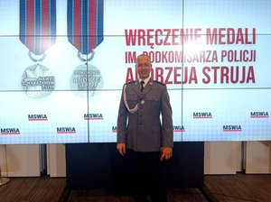 policjant asp. sztab. Dariusz Majewski