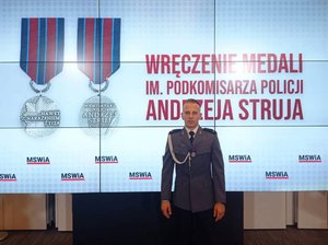 policjant sierż. Mateusz Mędraś