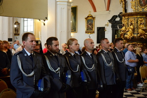 Policjanci na mszy świętej z okazji Święta Policji