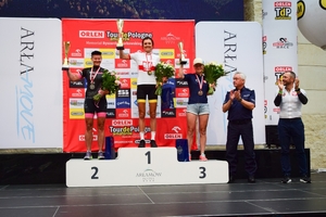 Uczestnicy Górskich Mistrzostw Polski Policji w Kolarstwie Szosowym podczas zawodów w Arłamowie