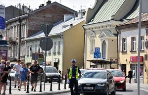 Policjant wydziału ruchu drogowego podczas zabezpieczenia wyścigu Tour de Pologne