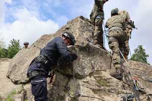 policjanci biorący udział w szkoleniu