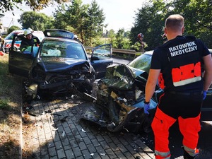 Uszkodzeni pojazdów volkswagena oraz opla