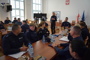 Policjanci podczas szkolenia w auli komendy wojewódzkiej