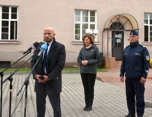 Briefing prasowy z udziałem wojewody podkarpackiego, komendanta wojewódzkiego policji w Rzeszowie i prezesa Orlen Południe