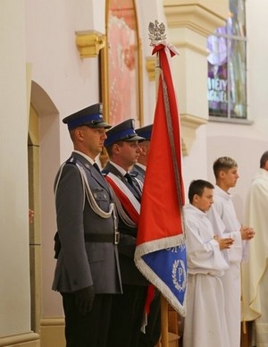poczet sztandarowy Komendy Wojewódzkiej Policji w Rzeszowie podczas uroczystości