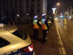 Policjanci kontrolują przewoźników osób na aplikację na ulicach Rzeszowa