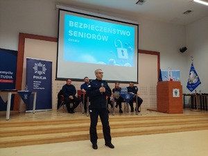 Zdjęcia zostały wykonane podczas debaty społecznej pn. &quot;bezpieczeństwo seniorów&quot;.