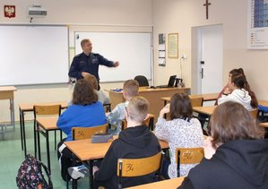 Spotkanie policjantów z uczniami klasy VII Szkoły Podstawowej w Tarnobrzegu.