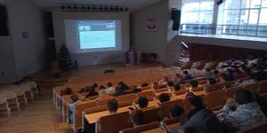 Aula z uczestnikami spotkania w Centrum Edukacji Zawodowej w Stalowej Woli.