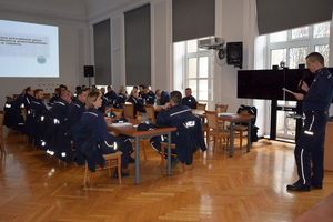 Policjanci podczas szkolenia na auli komendy wojewódzkiej