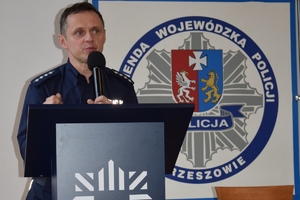 Policjanci podczas szkolenia na auli komendy wojewódzkiej