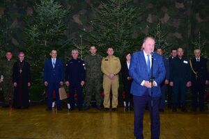 Przedstawiciele służb mundurowych województwa podkarpackiego spotkali się przy wigilijnym stole