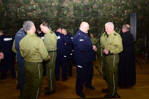 Przedstawiciele służb mundurowych województwa podkarpackiego spotkali się przy wigilijnym stole