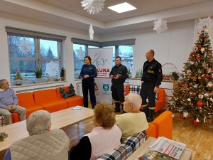 zdjęcia ze spotkania z Seniorami z Domu Seniora w Kolbuszowej