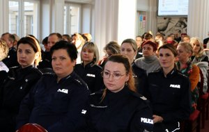 Konferencja pt. „Gdy brakuje sił, aby żyć - zachowania samobójcze wśród dzieci i młodzieży”. Na zdjęciu uczestnicy