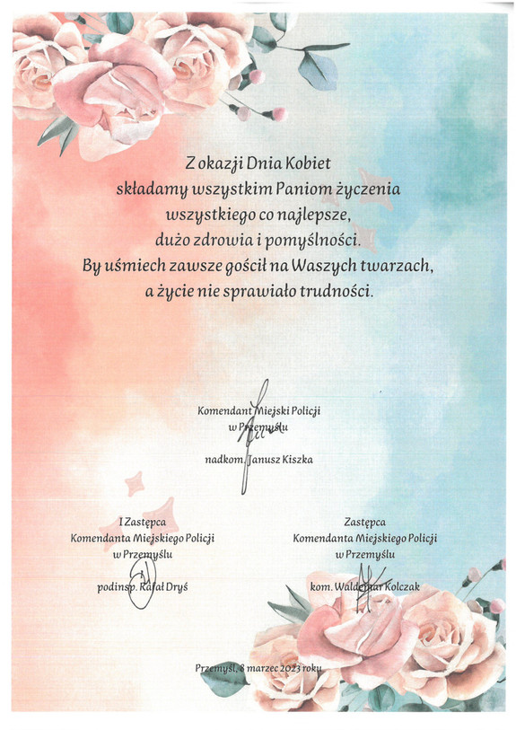 kartka w kolorze niebiesko różowym z kwiatami w tle  z życzeniami z okazji dnia Kobiet