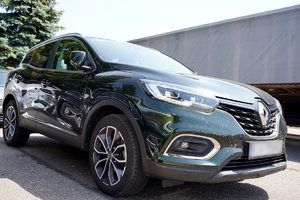 Zabezpieczony samochód, kolor czarny