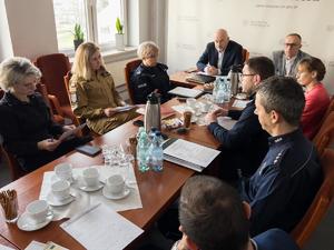 Członkowie Zespołu z Komendy Wojewódzkiej Policji w Rzeszowie, wydziałów Podkarpackiego Urzędu Wojewódzkiego, Komendy Wojewódzkiej Państwowej Straży Pożarnej  w Rzeszowie i Kuratorium Oświaty w Rzeszowie.