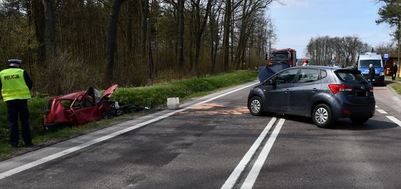 Na zdjęciu wypadek drogowy - dk nr 9 w m. Jadachy gmina Nowa Dęba. Fiat seicento zderzył się z hyundaiem